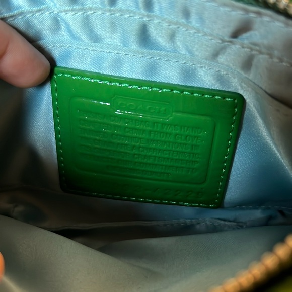 Coach green clutch wristlet - Picture 4 of 4